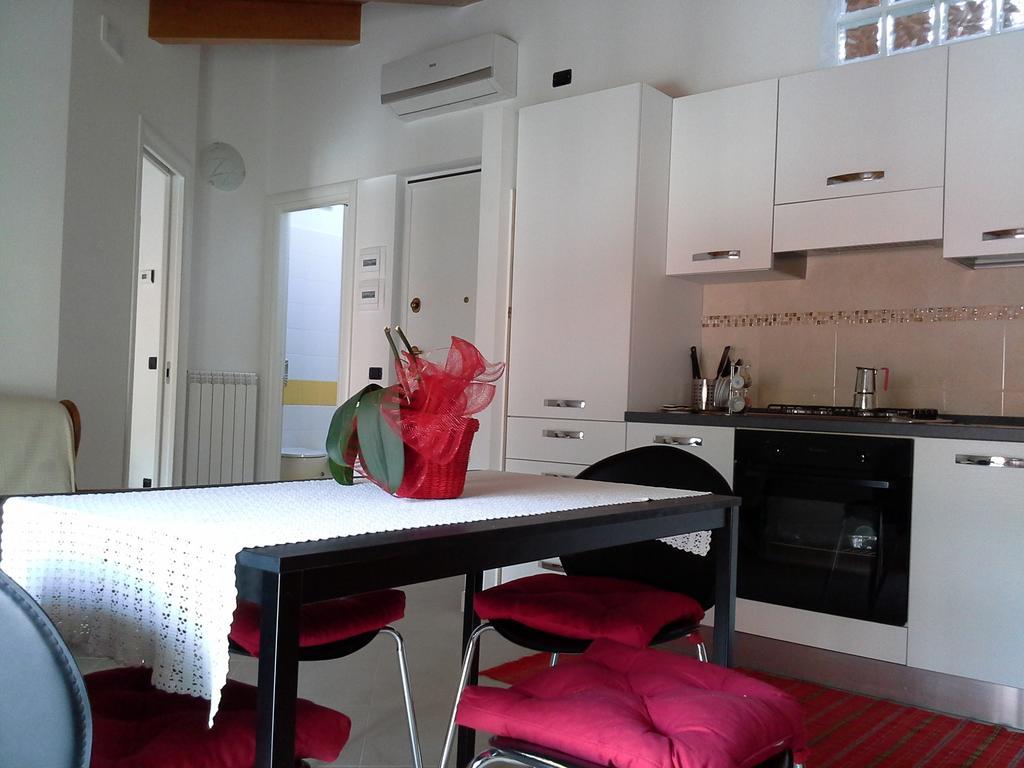 Casa Vacanze The Flea'S Home ฟอนดี ห้อง รูปภาพ